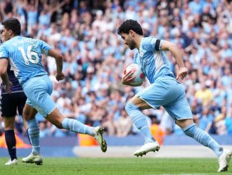 CĐV Man City quậy tưng bừng tại Etihad trong ngày vô địch - Bóng Đá