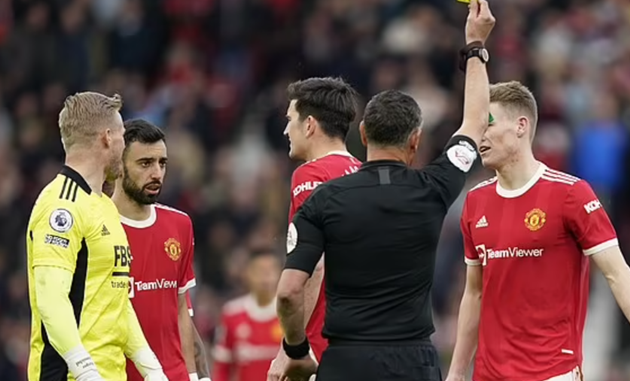 Brendan Rodgers complains of refereeing double-standards after Man United's Scott McTominay escaped red card - Bóng Đá