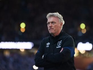 Vì sao David Moyes ăn thẻ đỏ ở trận Frankfurt?  - Bóng Đá