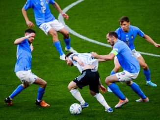 Messi và những khoảnh khắc solo làm náo loạn sân Wembley - Bóng Đá