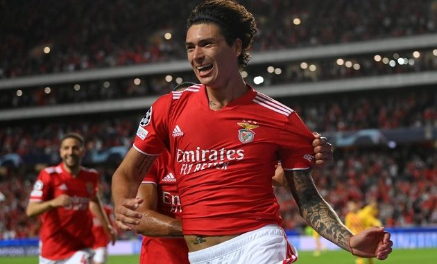 Two other unwanted Man Utd players offered to Benfica as part of increased £90m proposal - Bóng Đá