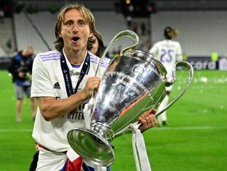 Real resign Modric - Bóng Đá