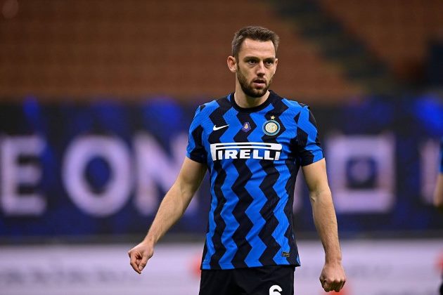 MANCHESTER UNITED AND ASTON VILLA ASK INTER FOR DE VRIJ - Bóng Đá