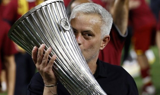 Jose Mourinho eyeing move for Chelsea flop to strengthen Roma midfield - Bóng Đá