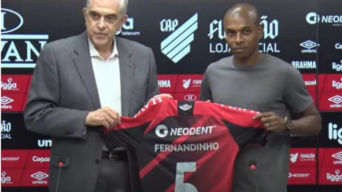 Fernandinho cập bến Athletico Paranaense - Bóng Đá