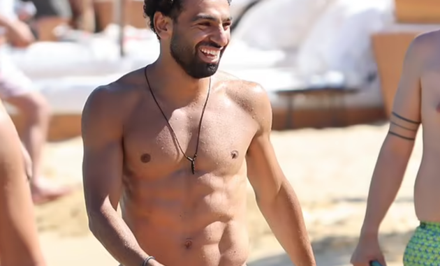 Mohamed Salah enjoys a sun-soaked holiday on the beaches of Greek island Mykonos - Bóng Đá