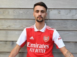 Fan Arsenal hoang mang vì tân binh mang giày bảo hộ - Bóng Đá