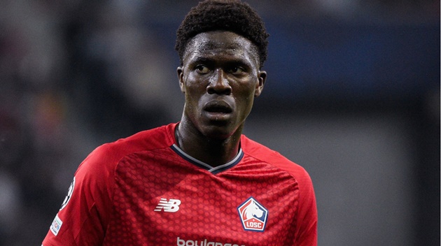 Edu assesses Arsenal's midfield alternatives but faces even more competition for £25.9m starlet (Amadou Onana) - Bóng Đá